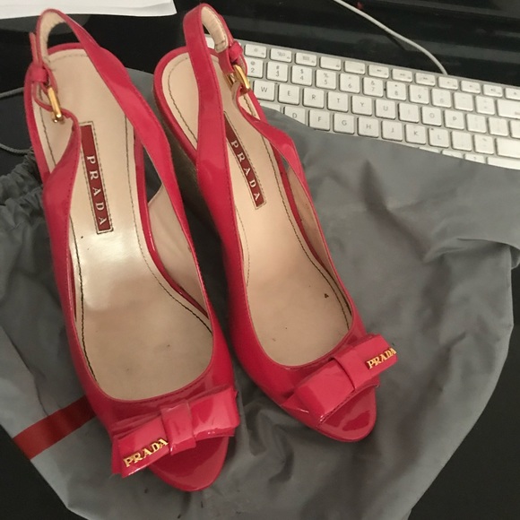 Hot pink .. Prada sling backs like new with dust bag worn twice - Picture 5 of 7